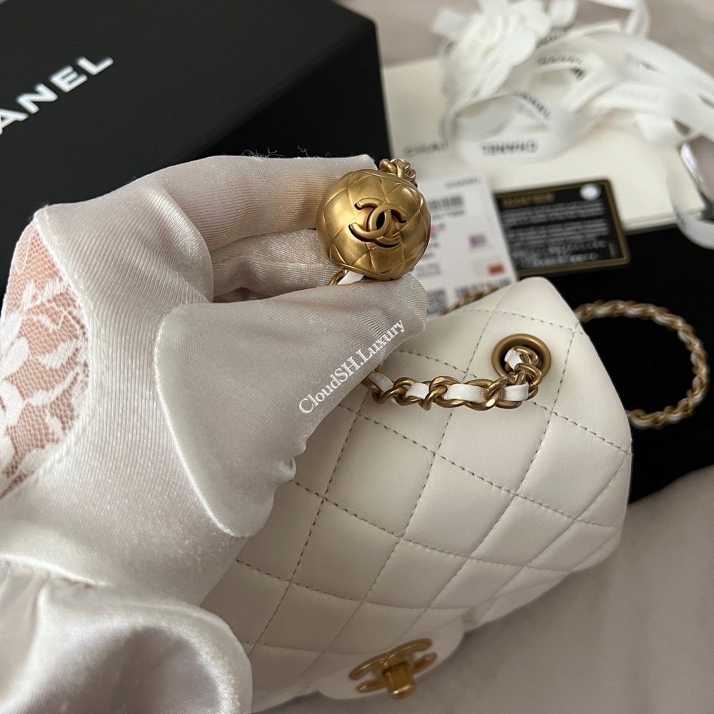 Auth Chanel White Pearl Crush Mini Square - Lambskin w/ Aged Gold Hardware - Picture 2 of 16